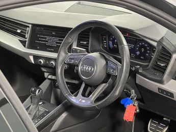 Audi A1 Sportback S line 30 TFSI 110 PS S tronic