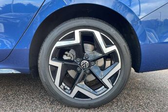 Volkswagen Passat 1.5 TSI eHybrid R-Line 5dr DSG