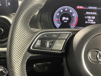 Audi Q2 Black Edition 35 TFSI  150 PS S tronic