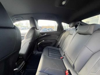 Audi Q4 Sportback e-tron S line 45 210,00 kW