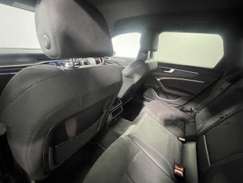 Audi A6 Avant Black Edition 40 TFSI  204 PS S tronic