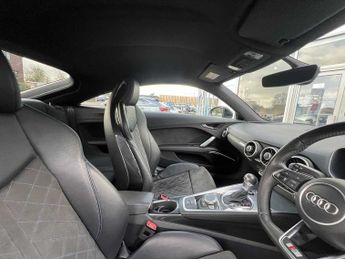 Audi TT Coup- Black Edition 40 TFSI  197 PS S tronic