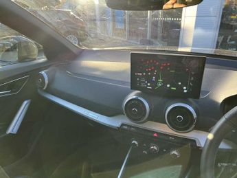 Audi Q2 S line 35 TFSI  150 PS S tronic