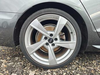 Audi A4 S line 40 TFSI  204 PS S tronic