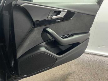 Audi A4 Black Edition 40 TDI quattro 190 PS S tronic