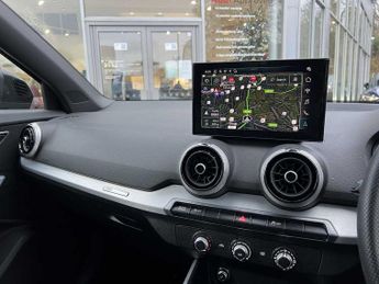 Audi Q2 S line 35 TFSI  150 PS S tronic