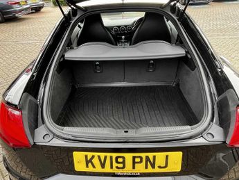 Audi TT Coup- Black Edition 40 TFSI  197 PS S tronic