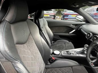 Audi TT Coup- Black Edition 40 TFSI  197 PS S tronic