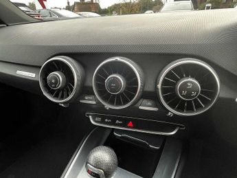 Audi TT Coup- Black Edition 40 TFSI  197 PS S tronic