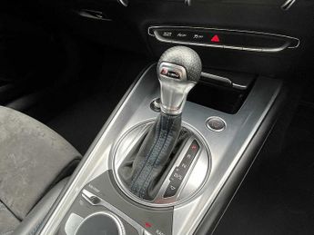 Audi TT Coup- Black Edition 40 TFSI  197 PS S tronic