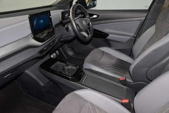 Volkswagen ID.4 128kW Family Pro 77kWh 5dr Auto [135kW Ch]