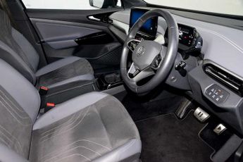 Volkswagen ID.4 128kW Family Pro 77kWh 5dr Auto [135kW Ch]