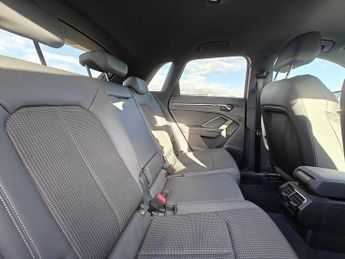 Audi Q3 S line 35 TFSI  150 PS S tronic