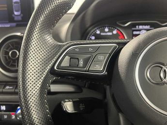 Audi A3 Cabriolet S line 1.5 TFSI cylinder on demand  150 PS S tronic