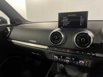 Audi A3 Cabriolet S line 1.5 TFSI cylinder on demand  150 PS S tronic