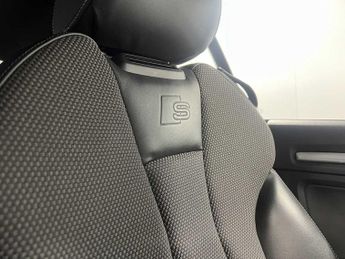 Audi A3 Cabriolet S line 1.5 TFSI cylinder on demand  150 PS S tronic