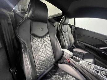 Audi TT S Coup- Black Edition 2.0 TFSI quattro 310 PS S tronic