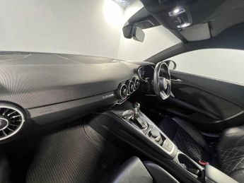 Audi TT S Coup- Black Edition 2.0 TFSI quattro 310 PS S tronic