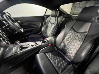 Audi TT S Coup- Black Edition 2.0 TFSI quattro 310 PS S tronic