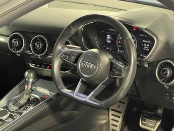 Audi TT S Coup- Black Edition 2.0 TFSI quattro 310 PS S tronic