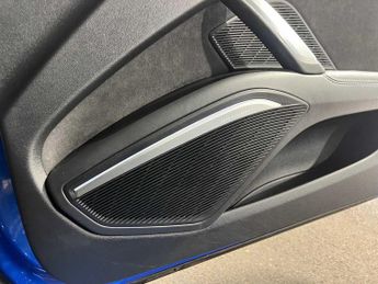 Audi TT S Coup- Black Edition 2.0 TFSI quattro 310 PS S tronic