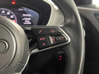 Audi TT S Coup- Black Edition 2.0 TFSI quattro 310 PS S tronic