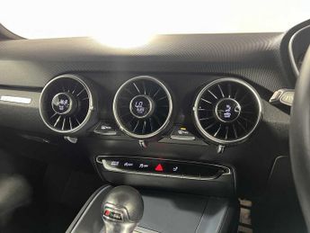 Audi TT S Coup- Black Edition 2.0 TFSI quattro 310 PS S tronic