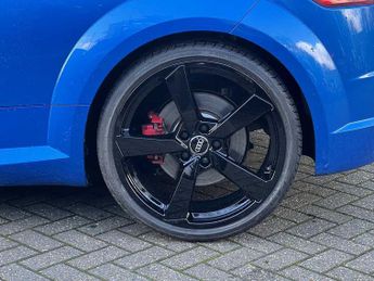 Audi TT S Coup- Black Edition 2.0 TFSI quattro 310 PS S tronic