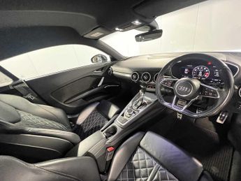 Audi TT S Coup- Black Edition 2.0 TFSI quattro 310 PS S tronic