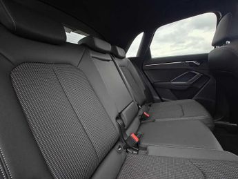 Audi Q3 S line 35 TFSI  150 PS S tronic