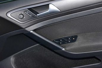 Volkswagen Golf 99kW e-35kWh 5dr Auto