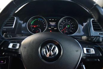 Volkswagen Golf 99kW e-35kWh 5dr Auto