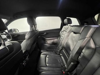 Audi Q7 Black Edition 55 TFSI quattro 340 PS tiptronic