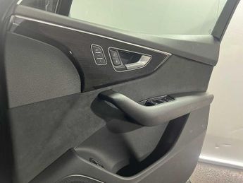 Audi Q7 Black Edition 55 TFSI quattro 340 PS tiptronic