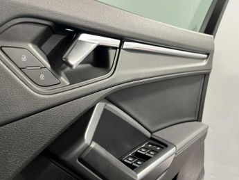 Audi Q3 S line 45 TFSI e  245 PS S tronic