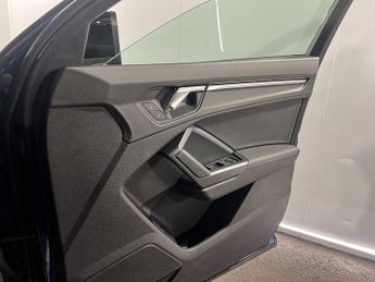 Audi Q3 Black Edition 35 TFSI  150 PS S tronic