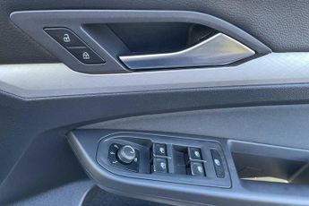 Volkswagen Golf 2.0 TDI Life 5dr DSG