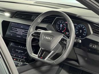 Audi Q8 Black Edition 55 e-tron quattro 300,00 kW