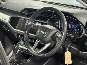 Audi Q3 Technik 45 TFSI e  245 PS S tronic