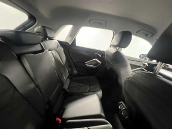 Audi Q3 Technik 45 TFSI e  245 PS S tronic