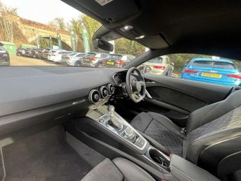 Audi TT Coup- Black Edition 40 TFSI  197 PS S tronic