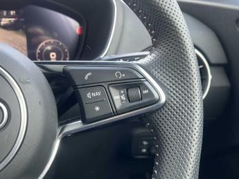 Audi TT Coup- Black Edition 40 TFSI  197 PS S tronic