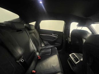 Audi e-tron Sportback S line 55 quattro 300,00 kW