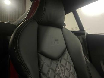 Audi TT S Coup- Black Edition TFSI  320 PS S tronic