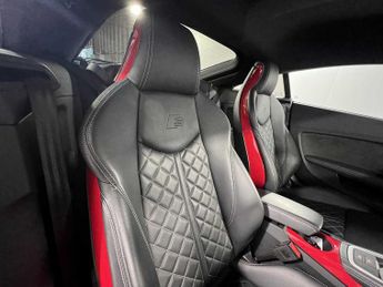 Audi TT S Coup- Black Edition TFSI  320 PS S tronic