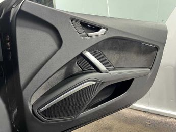 Audi TT S Coup- Black Edition TFSI  320 PS S tronic