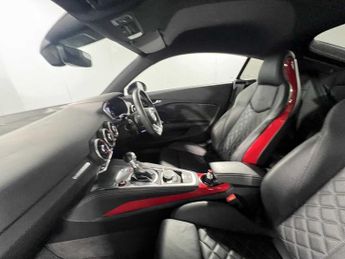 Audi TT S Coup- Black Edition TFSI  320 PS S tronic