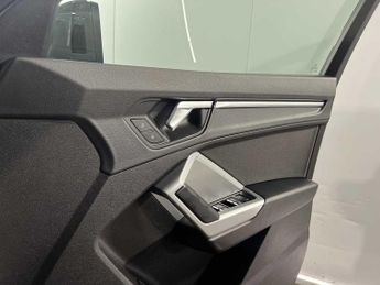 Audi Q3 Sport 35 TFSI  150 PS S tronic