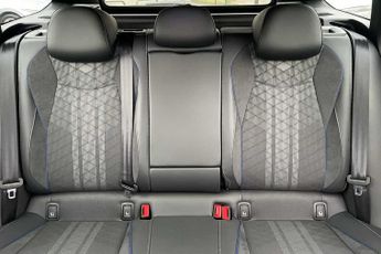 Volkswagen Passat 1.5 TSI eHybrid R-Line 5dr DSG