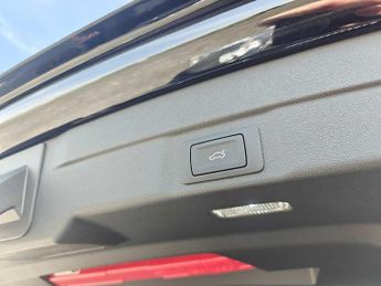 Audi A5 Saloon S line e-hybrid quattro 299 PS S tronic